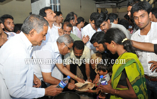MLA JR Lobo distributes food to stranded passengers in Mangalore